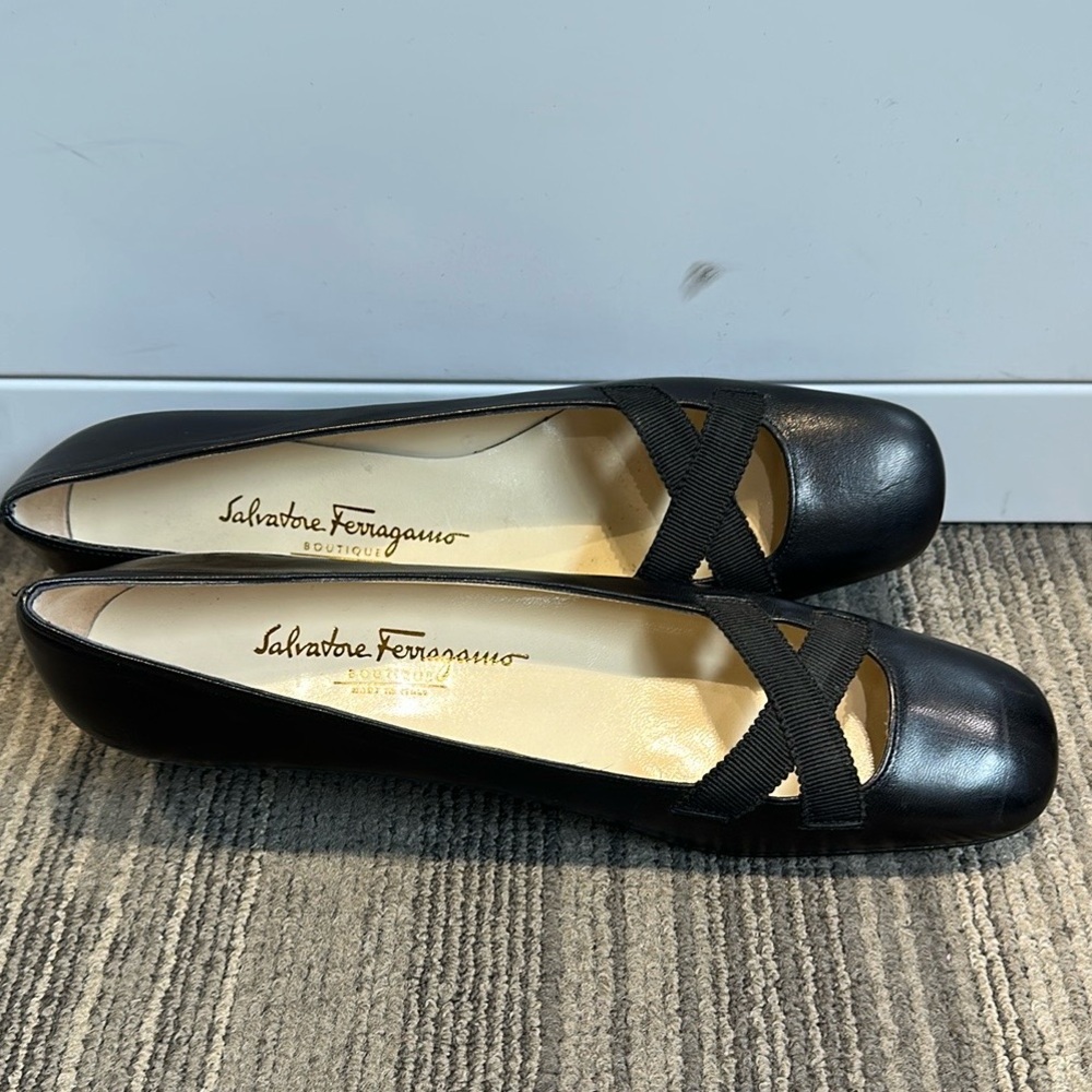 Salvatore Ferragamo flats (beautiful, no wear! Just too small)
